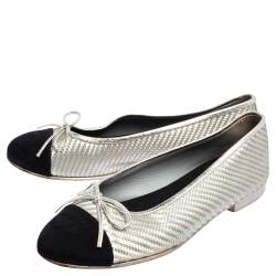 Pre Owned حذاء باليرينا فلات شانيل CC جلد وقماش مغزول أسود / فضي بمقدمة مستديرة مقاس 36.5