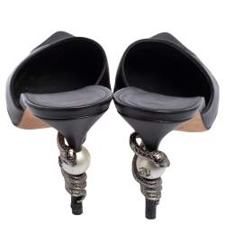 مملوكة مسبقًا Chanel Black Leather and Fabric Pearl and Snake Embellished Heel Pointed Toe Mules Size 37.5