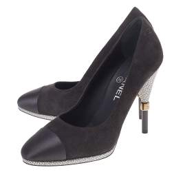 Pre Owned حذاء كعب عالي شانيل سويدي وساتان أسود مقدمة غطاء CC مقاس 39 