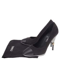 Pre Owned حذاء كعب عالي شانيل سويدي وساتان أسود مقدمة غطاء CC مقاس 39 