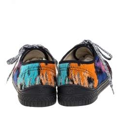 مملوكة مسبقًا حذاء رياضي شانيل تويد متعدد الألوان عنق منخفض مقاس 40