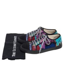 مملوكة مسبقًا حذاء رياضي شانيل تويد متعدد الألوان عنق منخفض مقاس 40