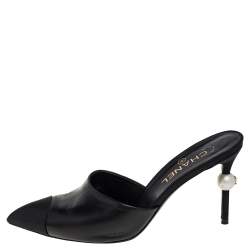 Pre Owned  صندل سلايد شانيل CC  جلد وكانفاس أسود مقاس 39.5