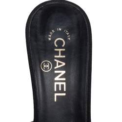 Pre Owned  صندل سلايد شانيل CC  جلد وكانفاس أسود مقاس 39.5