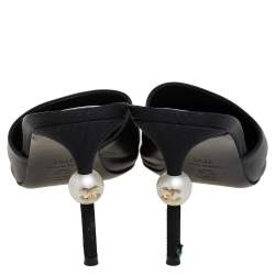 Pre Owned  صندل سلايد شانيل CC  جلد وكانفاس أسود مقاس 39.5