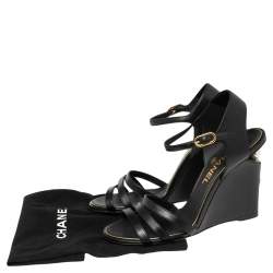 Pre Owned صندل شانيل جلد أسود مزخرف لؤلؤ كعب روكي مقاس 38