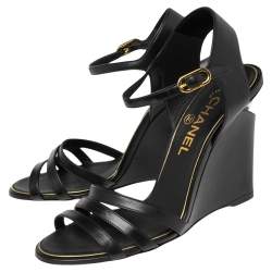 Pre Owned صندل شانيل جلد أسود مزخرف لؤلؤ كعب روكي مقاس 38