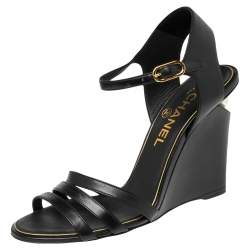 Pre Owned صندل شانيل جلد أسود مزخرف لؤلؤ كعب روكي مقاس 38