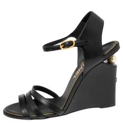 Pre Owned صندل شانيل جلد أسود مزخرف لؤلؤ كعب روكي مقاس 38