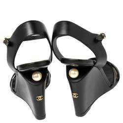 Pre Owned صندل شانيل جلد أسود مزخرف لؤلؤ كعب روكي مقاس 38