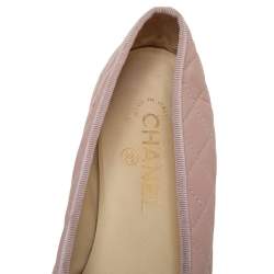 Pre Owned حذاء باليرينا فلات شانيل جلد مبطن بيج مزين شعار الماركة سي سي وفيونكة مقاس 39.5