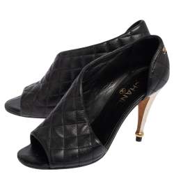 مملوكة مسبقًا Chanel Black Quilted Leather CC Open Toe Pumps Size 38