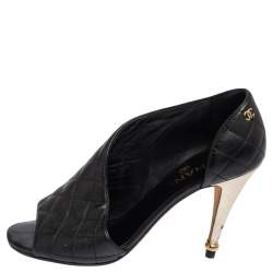 مملوكة مسبقًا Chanel Black Quilted Leather CC Open Toe Pumps Size 38