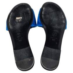 مملوكة مسبقًا Chanel  Blue Suede Camellia  Flat Sandals Size 39