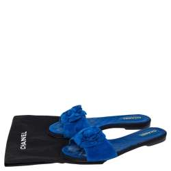 مملوكة مسبقًا Chanel  Blue Suede Camellia  Flat Sandals Size 39