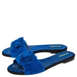مملوكة مسبقًا Chanel  Blue Suede Camellia  Flat Sandals Size 39