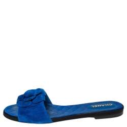 مملوكة مسبقًا Chanel  Blue Suede Camellia  Flat Sandals Size 39