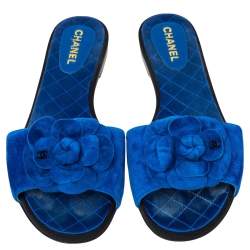 مملوكة مسبقًا Chanel  Blue Suede Camellia  Flat Sandals Size 39