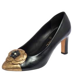 مملوكة مسبقًا حذاء كعب عالي شانيل جلد نقشة الثعبان وجلد ذهبي/أسود مزين زهرة كاميليا مقاس 37