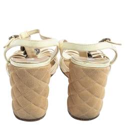 مملوكة مسبقًا Chanel White Patent Leather T Strap Coin Embellished Wedge Sandals Size 39