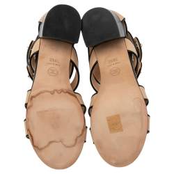 Pre Owned صندل شانيل جلد أسود/بيج غلادياتور مزين شعار الماركة سي سي مقاس 38.5