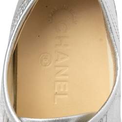 Pre Owned Chanel Metallic Silver Leather Lace Up Sneakers Size 38
