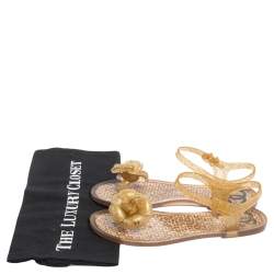 Pre Owned صندل فلات شانيل جيلي غليتر ذهبي مزين كاميليا سي سي مقاس 36