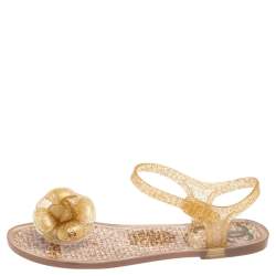 Pre Owned صندل فلات شانيل جيلي غليتر ذهبي مزين كاميليا سي سي مقاس 36