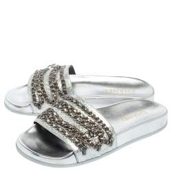 مملوكة مسبقًا Chanel Metallic Silver Leather CC Chain Embellished Flat Slides Size 39