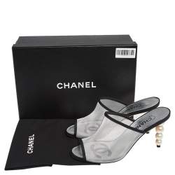 مملوكة مسبقًا صندل سلايد شانيل كانفاس وشبك فضي كعب لؤلؤ مقاس 39.5
