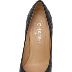 Pre Owned حذاء كعب عالي شانيل سي سي جلد أسود لامع وجلد مبطن مقاس 36.5