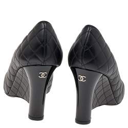 Pre Owned حذاء كعب عالي شانيل سي سي جلد أسود لامع وجلد مبطن مقاس 36.5