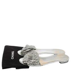 مملوكة مسبقًا Chanel Silver Glitter Fabric Camellia Embellished CC Flats Size 41