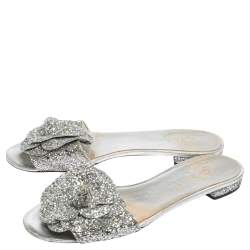 مملوكة مسبقًا Chanel Silver Glitter Fabric Camellia Embellished CC Flats Size 41