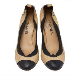 Pre Owned Chanel Beige/Black Leather CC Block Heel Pumps Size 39.5