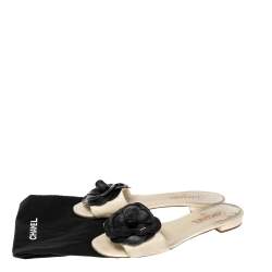 مملوكة مسبقًا Chanel Cream Quilted Leather Camellia Embellished Flat Slides Size 41