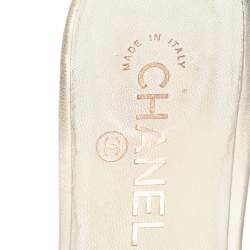 مملوكة مسبقًا Chanel Cream Quilted Leather Camellia Embellished Flat Slides Size 41