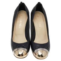 مملوكة مسبقًا Chanel Black Quilted Leather CC Cap Toe Pumps Size 39