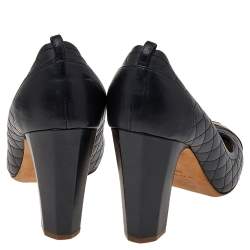 مملوكة مسبقًا Chanel Black Quilted Leather CC Cap Toe Pumps Size 39