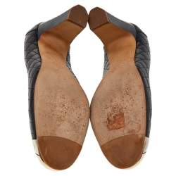 مملوكة مسبقًا Chanel Black Quilted Leather CC Cap Toe Pumps Size 39