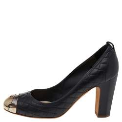 مملوكة مسبقًا Chanel Black Quilted Leather CC Cap Toe Pumps Size 39