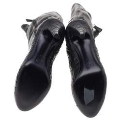 Pre Owned حذاء بوت شانيل جلد أسود مبطون غطاء مقدمة CC بطول الركبة مقاس 38