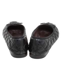 مملوكة مسبقًا Chanel Black Quilted Leather CC Cap Toe Bow Flats Size 37.5