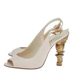 Pre Owned صندل شانيل جلد كريمي مقدمة مفتوحة بحزام للكاحل مقاس 38 