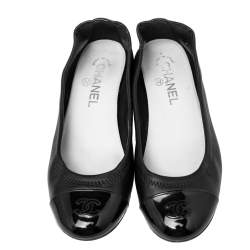 مملوكة مسبقًا Chanel Metallic Black Leather And Patent CC Cap Toe Ballet Flats Size 37.5
