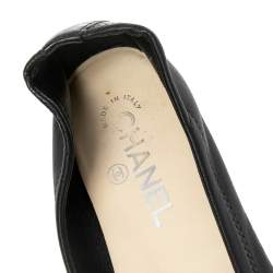 مملوكة مسبقًا Chanel Metallic Black Leather And Patent CC Cap Toe Ballet Flats Size 37.5