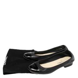 مملوكة مسبقًا Chanel Metallic Black Leather And Patent CC Cap Toe Ballet Flats Size 37.5