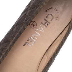 مملوكة مسبقًا Chanel Brown Quilted Leather CC Bow Ballet Flats Size 36