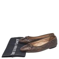 مملوكة مسبقًا Chanel Brown Quilted Leather CC Bow Ballet Flats Size 36