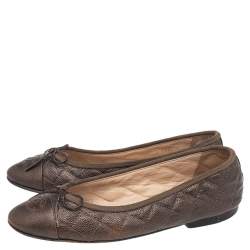 مملوكة مسبقًا Chanel Brown Quilted Leather CC Bow Ballet Flats Size 36